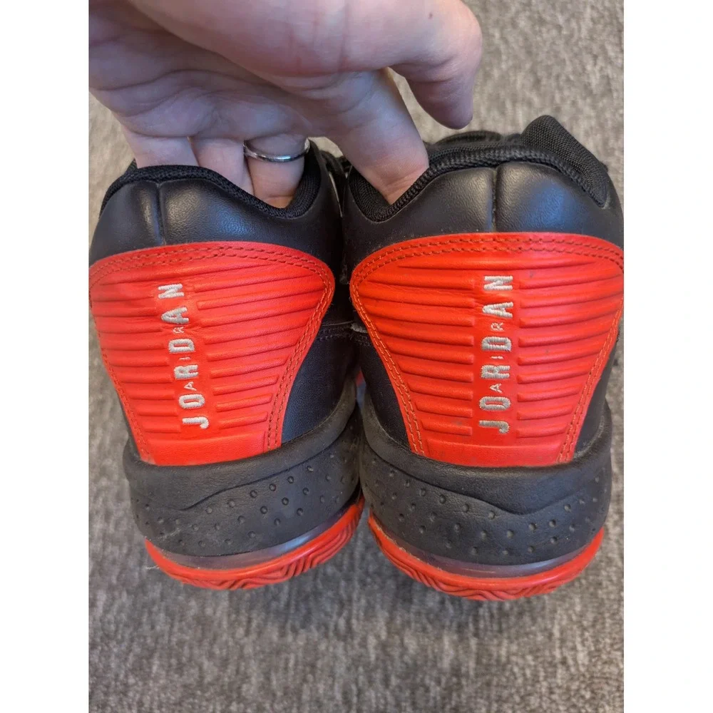 Kids Jordan Basketball Shoes Black Red Size 5.5Y‎ Youth Sneakers
